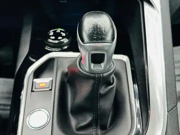 PEUGEOT 5008 2017 1.2i E6 7 Locuri Garantie 12 Luni Rate Ava