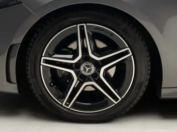 MERCEDES-BENZ A200 AMG