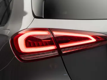 MERCEDES-BENZ A200 AMG