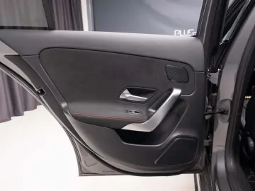 MERCEDES-BENZ A200 AMG