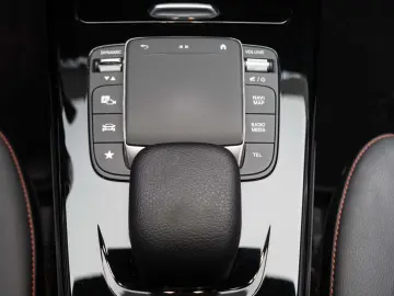 MERCEDES-BENZ A200 AMG