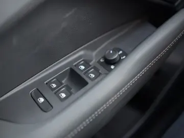 CUPRA Terramar 2.0 TSI 4Drive VZ PANO ACC APPLE DAB