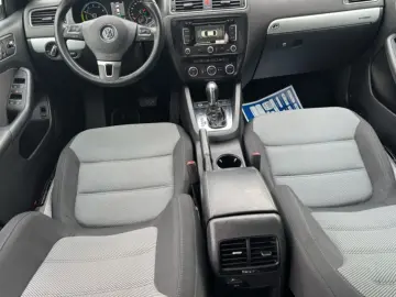 Volkswagen Jetta 2013 11
