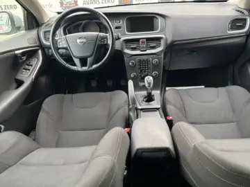 VOLVO V40 1.6