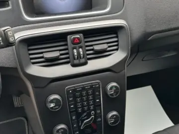 VOLVO V40 1.6