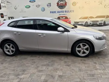 VOLVO V40 1.6