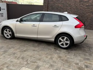 VOLVO V40 1.6