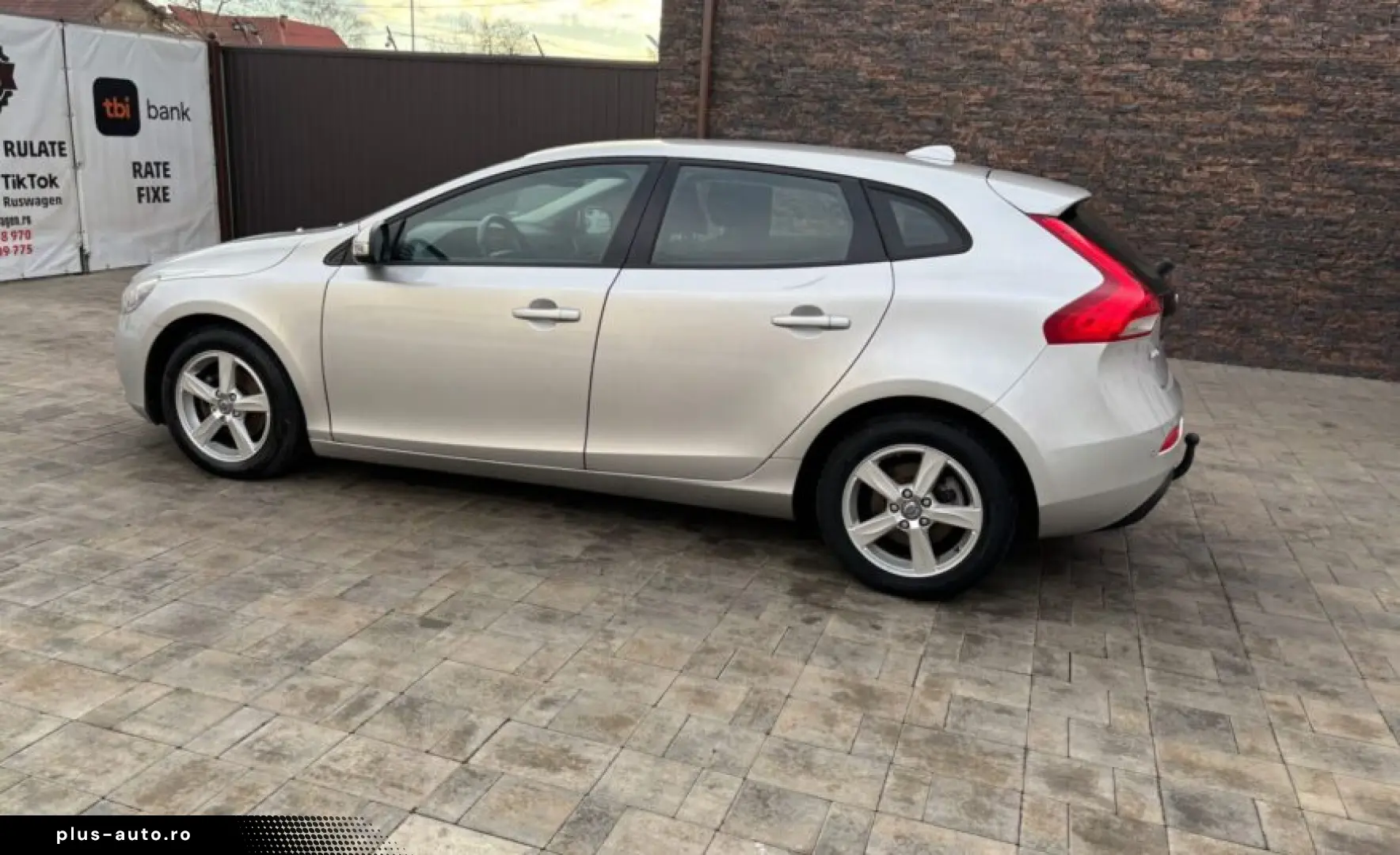 VOLVO V40 1.6