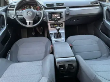 Volkswagen PASSAT 2010 11