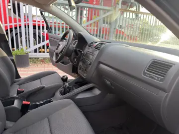 Volkswagen Golf 5 2005 1.4L Benzină