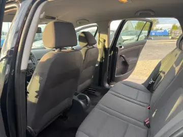 Volkswagen Golf 5 2005 1.4L Benzină