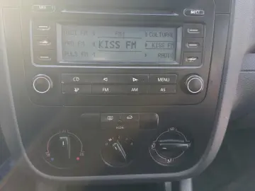 Volkswagen Golf 5 2005 1.4L Benzină