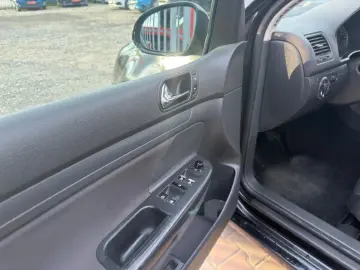 Volkswagen Golf 5 2005 1.4L Benzină