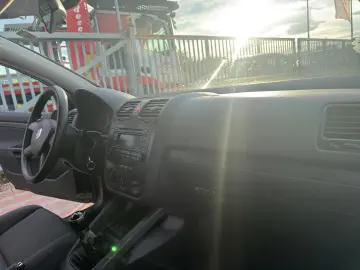 Volkswagen Golf 5 2005 1.4L Benzină