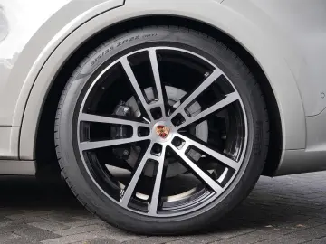 PORSCHE E-Hybrid Coupé SPORTDESIGN