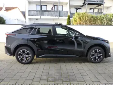 TOYOTA bZ4X Navi SHZ el.Heckkl.LED Schnell-Ladefunk