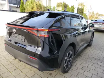TOYOTA bZ4X Navi SHZ el.Heckkl.LED Schnell-Ladefunk