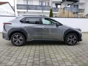 TOYOTA bZ4X Comfortpaket FWD Navi Kamera SHZ el.Heckkl.