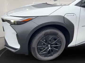 TOYOTA bz4X Comfort-Paket 360Grad Kamera Sitzheizung
