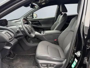 TOYOTA bz4X  LED 360  el Heck ACC el Sitz SHZ PDC Navi