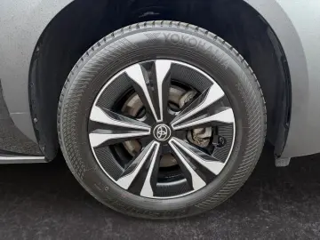 TOYOTA bz4X  LED 360  el Heck ACC el Sitz SHZ PDC Navi