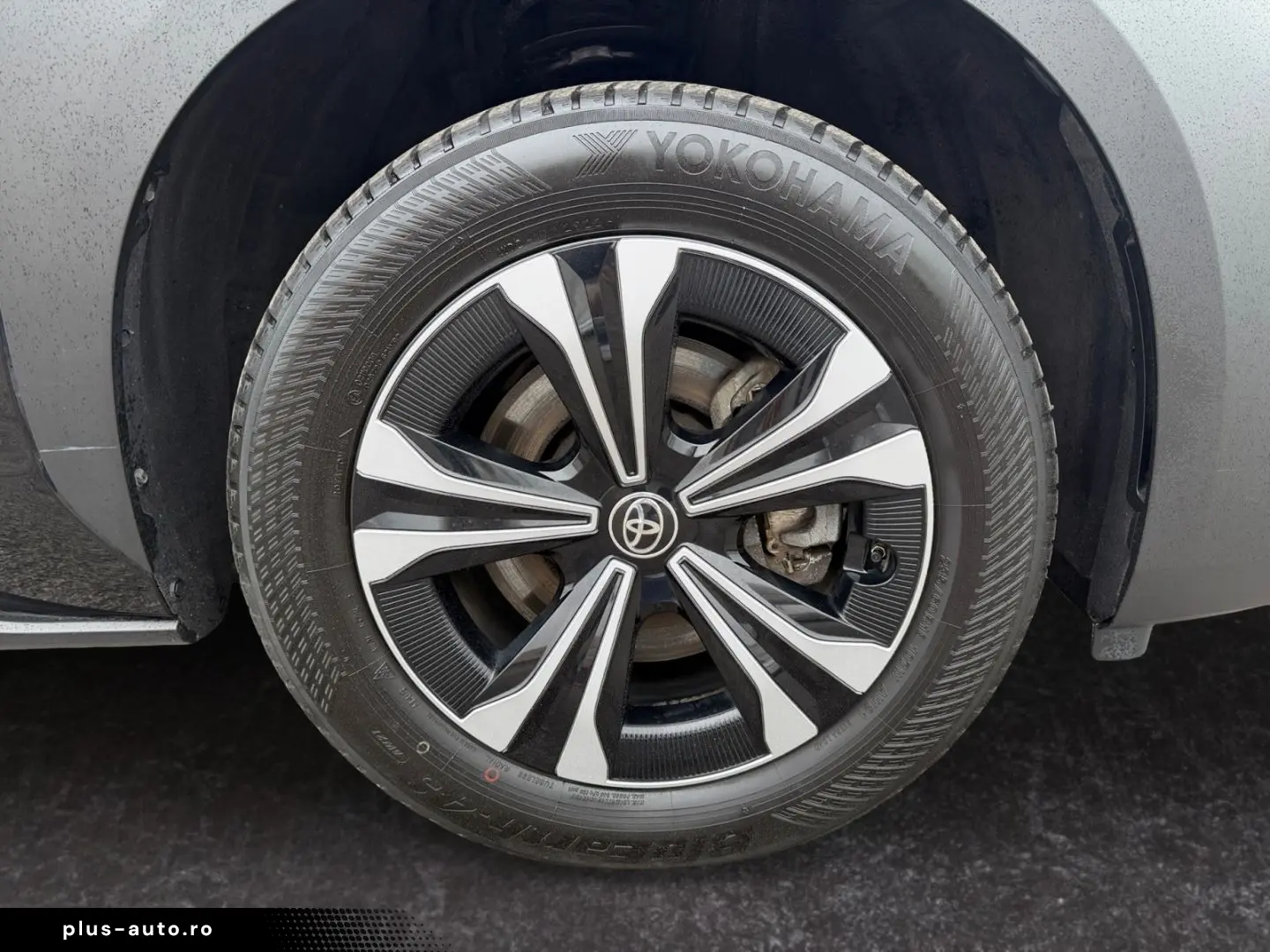 TOYOTA bz4X  LED 360  el Heck ACC el Sitz SHZ PDC Navi