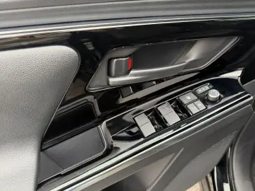 TOYOTA bz4X  LED 360  el Heck ACC el Sitz SHZ PDC Navi