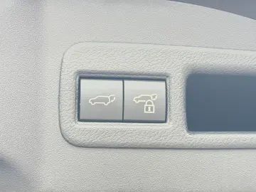 TOYOTA bz4X  LED 360  el Heck ACC el Sitz SHZ PDC Navi