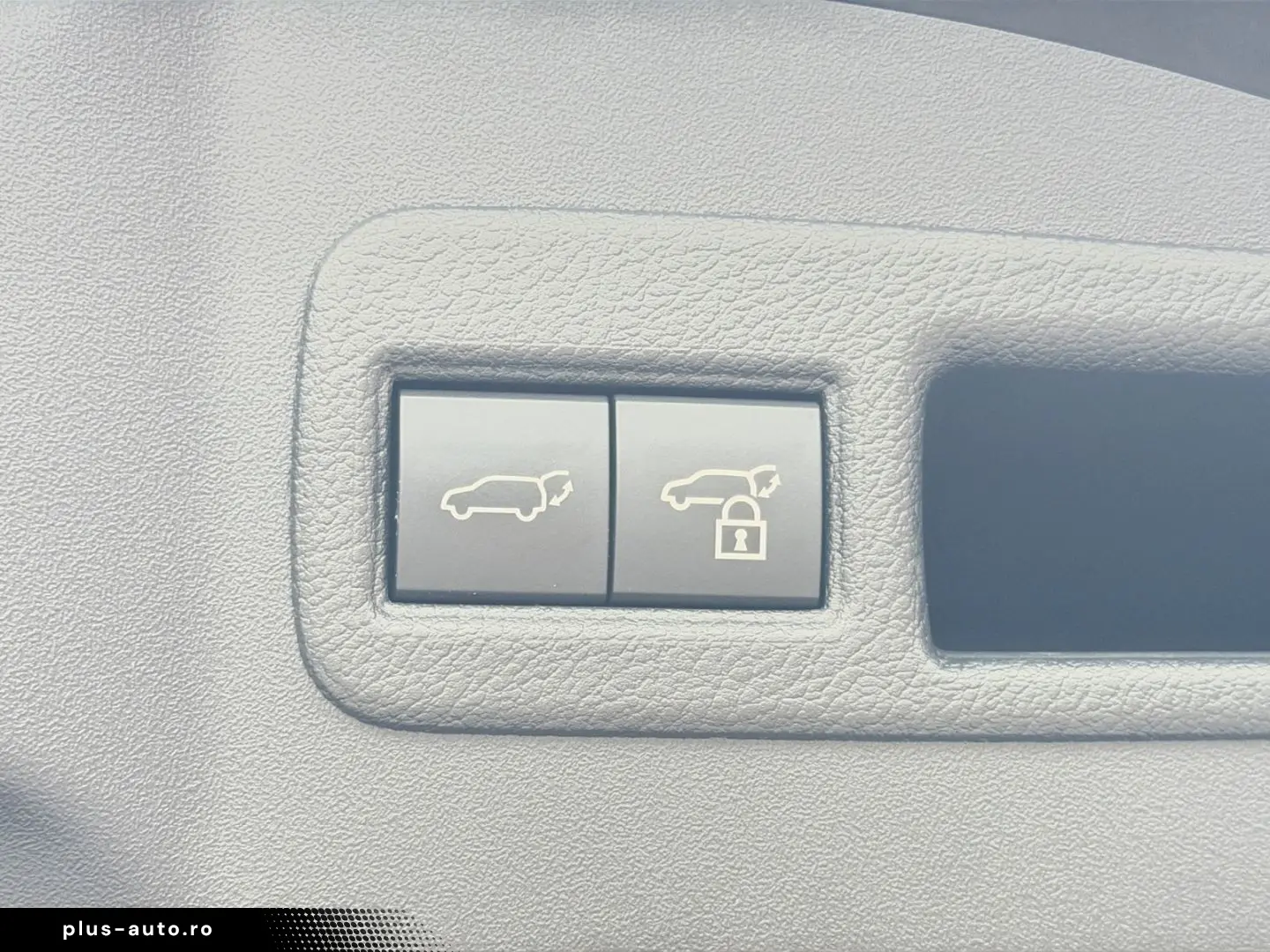 TOYOTA bz4X  LED 360  el Heck ACC el Sitz SHZ PDC Navi