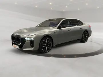 BMW M760 e xDrive Fahrassist Pano Stdhz Wide 360 Cam