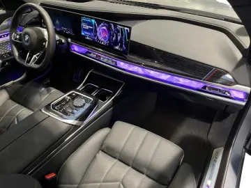 BMW M760 e xDrive Fahrassist Pano Stdhz Wide 360 Cam