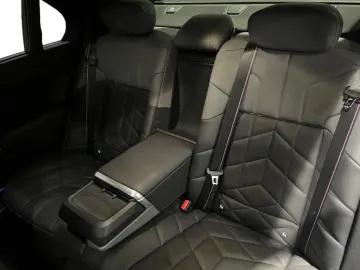 BMW M760 e xDrive Fahrassist Pano Stdhz Wide 360 Cam