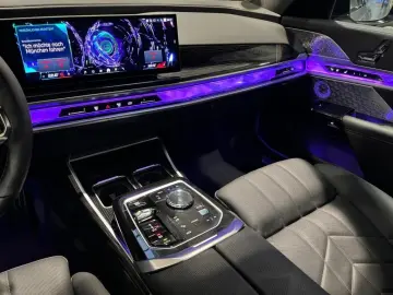 BMW M760 e xDrive Fahrassist Pano Stdhz Wide 360 Cam