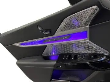 BMW M760 e xDrive Fahrassist Pano Stdhz Wide 360 Cam