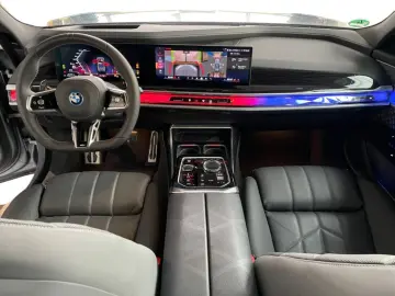 BMW M760 e xDrive Fahrassist Pano Stdhz Wide 360 Cam