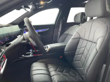 BMW M760 e xDrive Fahrassist Pano Stdhz Wide 360 Cam