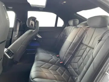 BMW M760 e xDrive Fahrassist Pano Stdhz Wide 360 Cam