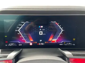 BMW M760 e xDrive Fahrassist Pano Stdhz Wide 360 Cam