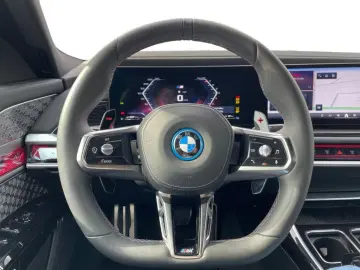 BMW M760 e xDrive Fahrassist Pano Stdhz Wide 360 Cam