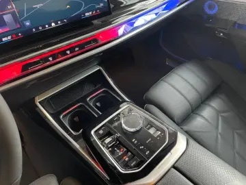 BMW M760 e xDrive Fahrassist Pano Stdhz Wide 360 Cam