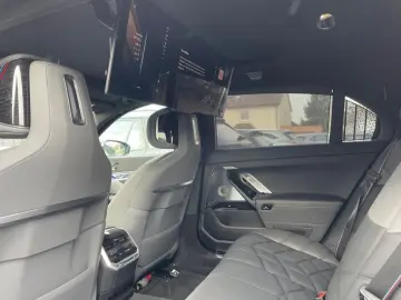 BMW M760 e xDrive Fahrassist Pano Stdhz Wide 360 Cam