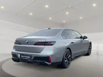 BMW M760 e xDrive Fahrassist Pano Stdhz Wide 360 Cam