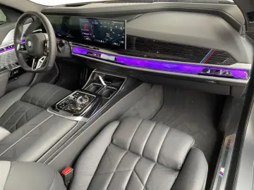 BMW M760 e xDrive Fahrassist Pano Stdhz Wide 360 Cam