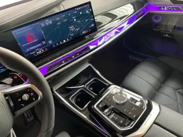 BMW M760 e xDrive Fahrassist Pano Stdhz Wide 360 Cam