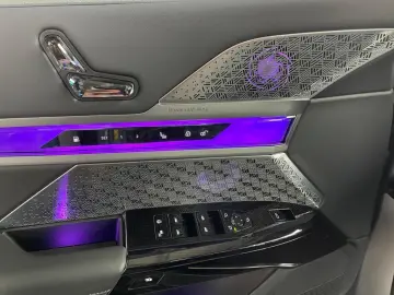 BMW M760 e xDrive Fahrassist Pano Stdhz Wide 360 Cam