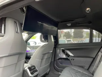 BMW M760 e xDrive Fahrassist Pano Stdhz Wide 360 Cam