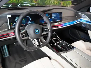 BMW M760 GRAN LUSSO HUD PANO MASSAGE 103.636 € NETTO