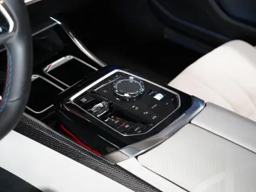 BMW M760 GRAN LUSSO HUD PANO MASSAGE 103.636 € NETTO