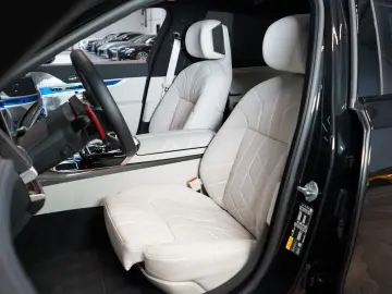 BMW M760 GRAN LUSSO HUD PANO MASSAGE 103.636 € NETTO