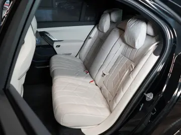 BMW M760 GRAN LUSSO HUD PANO MASSAGE 103.636 € NETTO